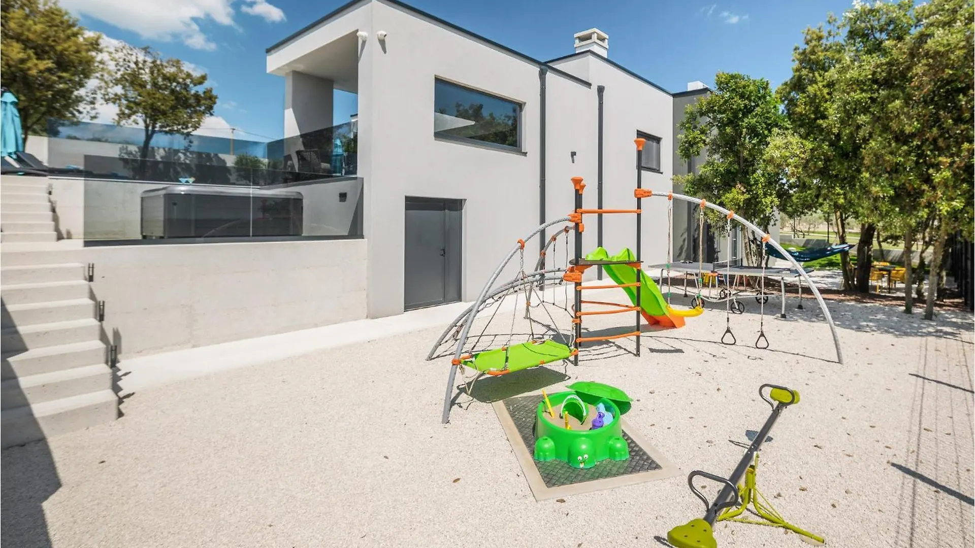 Amazing Home In Rebici With Outdoor Swimming Pool 0*,