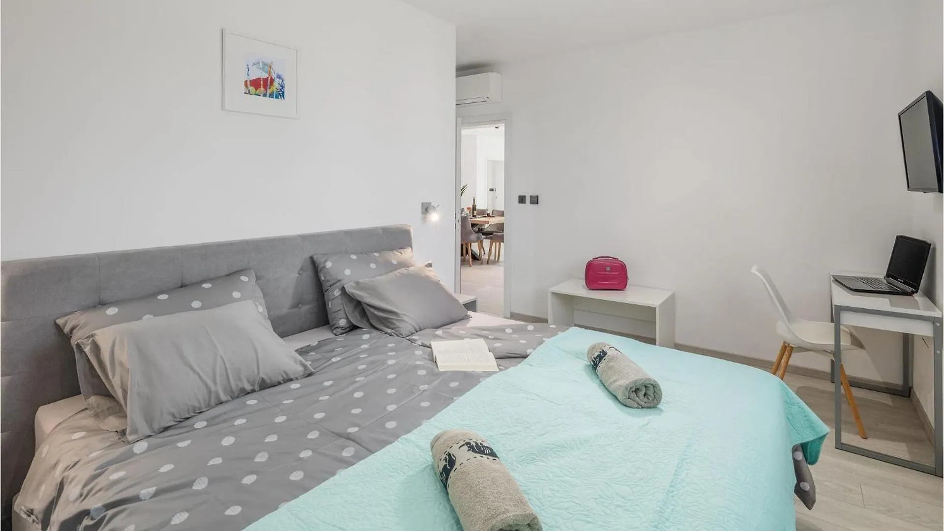 Hébergement de vacances Amazing Home In Rebici With Outdoor Swimming Pool